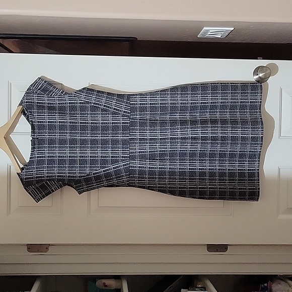 Women's Dress - Picture 2 of 4